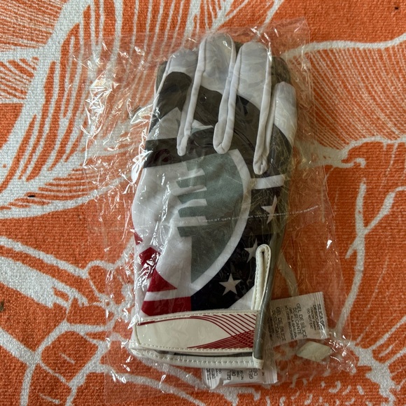 AAF Cutters Football Gloves (XL) - Picture 12 of 12